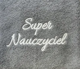 prezent-na-dzien-nauczyciela-recznik-100x50-z-haftem-super-nauczyciel-box