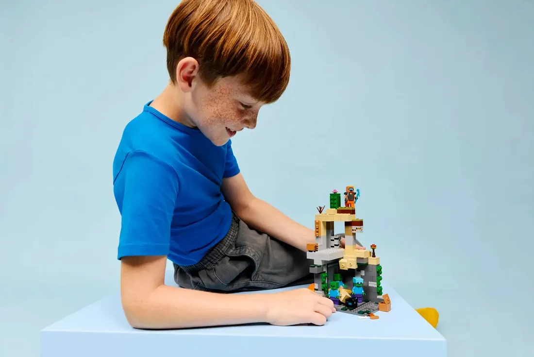 lego-minecraft-21587-loch-zombie