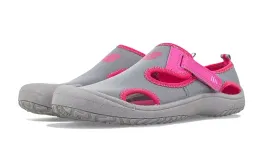 new-balance-sandaly-grey-pink