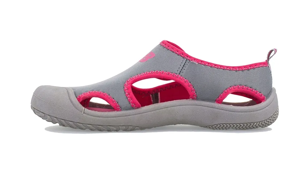 new-balance-sandaly-grey-pink