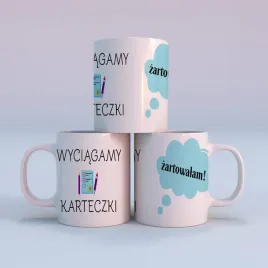 kubek-dzien-nauczyciela-wyciagamy-karteczki