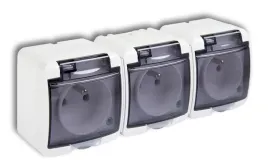 gniazdo-natynkowe-potrojne-hermetyczne-z-klapka-ip54-karlik-junior-ghe-3d