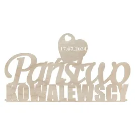 dekoracja-nazwisko-i-data-na-stol-panstwa-mlodych-slub-wesele-ozdoba