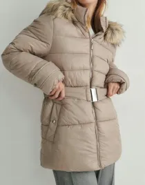 j52105-kurtka-damska-puchowa-z-kapturem-pasek-futerko-s