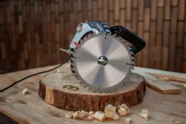 pila-tarczowa-z-weglikiem-spiekanym-do-drewna-450mm-60-zebow-proline-84456