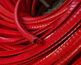 uszczelka-krawedziowa-zbrojona-czerwona-typ-u-pvc-na-rant-1-3-mm