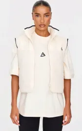 lc64213-prettylittlething-kamizelka-puchowa-z-kozuszkiem-48-m