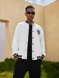 lc44209-shein-kontrastowa-biala-kurtka-bejsbolowka-z-nadrukiem-s