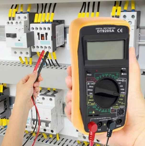 miernik-cyfrowy-z-temperatura-multimetr-typ-reczny