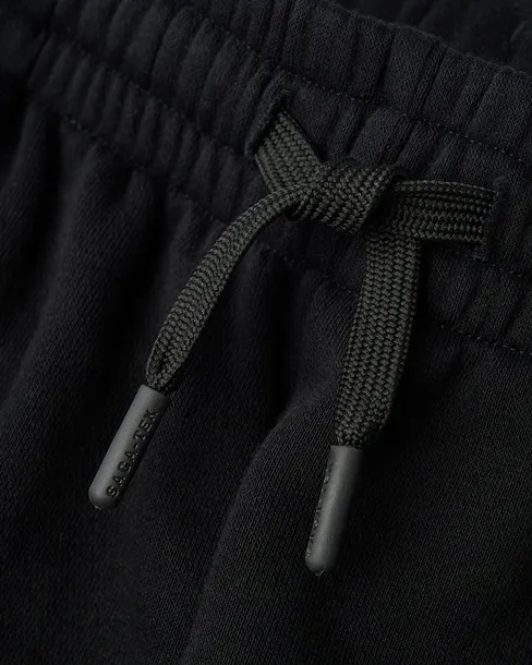 spodnie-dresowe-daiwa-d-vec-black-joggers-medium-material-dominujacy-bawelna