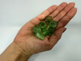 grys-szklany-kostka-szklana-zielona-dekoracja-wnetrza-i-ogrodu-10-kg