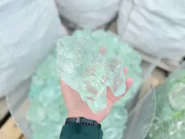 szklana-dekoracja-do-akwarium-bryly-turkusowe-6-10-cm-skaly-1kg