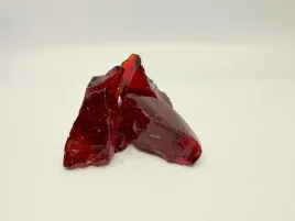 czerwone-bryly-szklane-do-dekoracji-ogrodzenia-2-5-cm-kamyczki-05kg