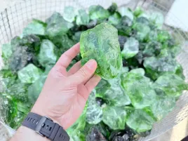 kamienie-ogrodowe-turkusowo-zielone-dwukolorowe-4-8-cm-bryly-szklane-25kg