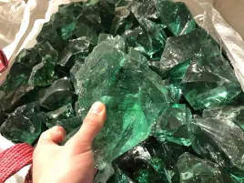 szklo-dekoracyjne-do-ogrodu-zielono-turkusowe-4-8-cm-brylki-500kg