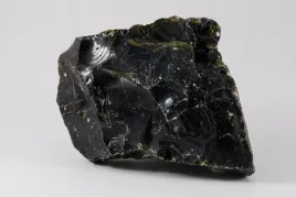 kamienie-szklane-do-dekoracji-czarne-rozmiar-6-10-cm-bryly-1000kg