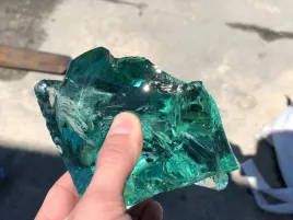 szklana-dekoracja-ogrodowa-zielono-turkusowa-7-14-cm-bryla-ozdobna-500kg