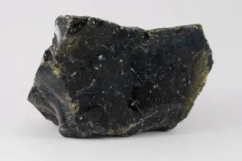 kamienie-szklane-do-dekoracji-czarne-rozmiar-4-8-cm-bryly-500kg