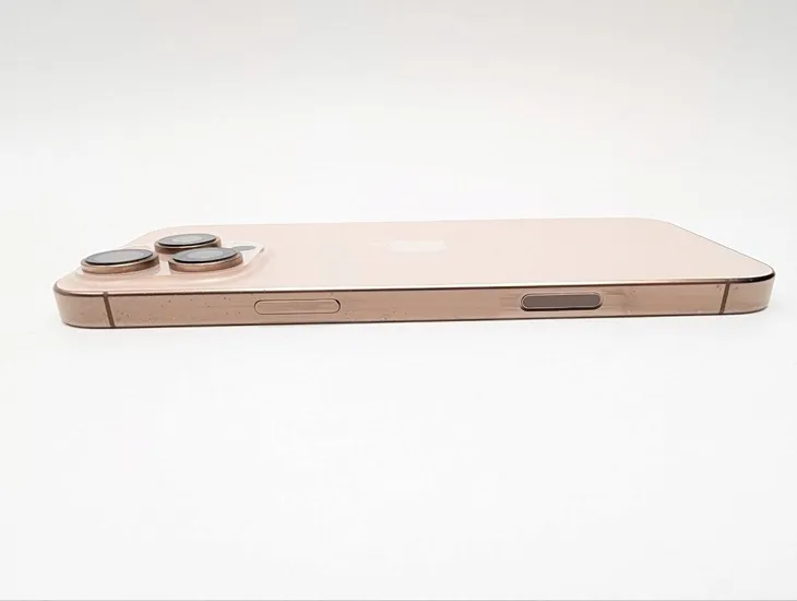 apple-iphone-16-pro-max-256gb-tytan-pustynny-rozdzielczosc-nagrywanych-filmow-4k-1080p-fullhd-720p-hd