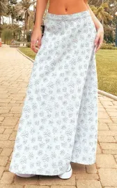 lc76103-prettylittlething-jeansowa-spodnica-maxi-kwiatowy-wzor-47-xs