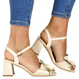 sandaly-damskie-na-obcasie-vinceza-20283-bezowe