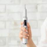 skaler-ultradzwiekowy-do-zebow-5-trybow-do-usuwania-kamienia-nazebnego-stan-opakowania-oryginalne