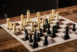 szachownica-winylowa-rolowana-bialo-brazowa-pole-57-mm