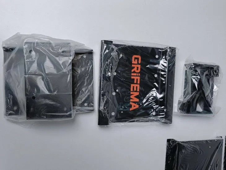 grifema-gb3002-stolik-podlogowy-produkt-wprowadzony-do-obrotu-na-terenie-ue-przed-13-12-2024-nie-stan-powystawowy