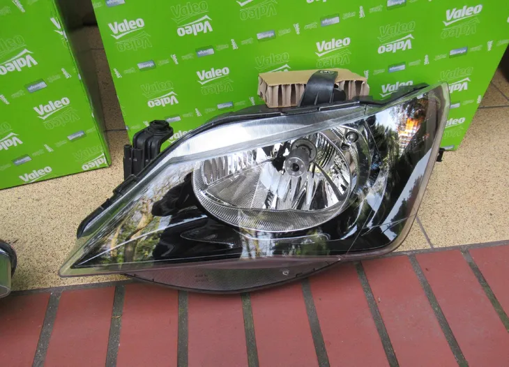 reflektor-tyc-20-14372-15-2-rodzaj-swiatel-mijania-tradycyjne-halogenowe