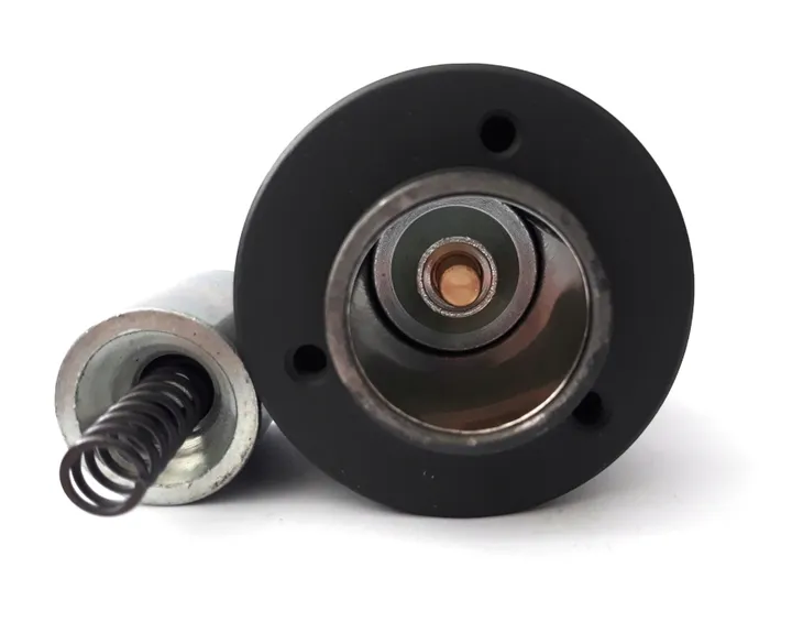 elektromagnes-f032134824-hc-cargo-producent-czesci-hc-cargo