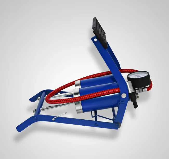 pompka-nozna-rowwerowa-samochodowa-2-tlokowa-manometr-3-koncowki-podlogowa-kod-producenta-61377-marka-carcommerce