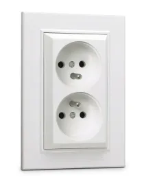 karea-gniazdo-podwojne-z-uz-z-ramka-2x2p-z-bialy-56001018-makel