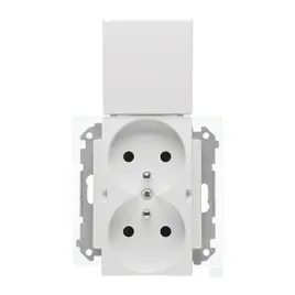 simon-55-gniazdo-wtyczkowe-podwojne-z-klapka-bialy-mat
