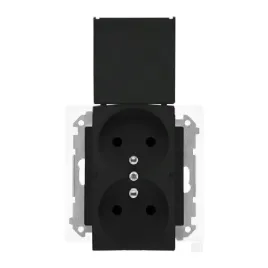 simon-55-gniazdo-wtyczkowe-podwojne-klapka-w-kolorze-pokrywy-czarny-mat