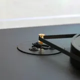 gramofon-bluetooth-crosley-c6b-bk-pu-wbudowany-przedwzmacniacz-tak