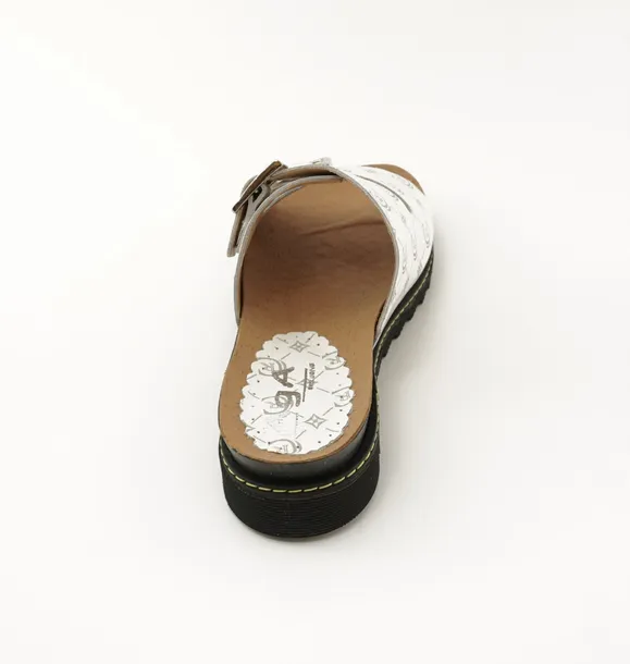 klapki-aga-07656-bialy-r39-wzor-dominujacy-inny-wzor