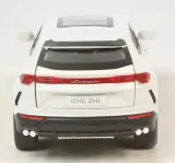 model-1-24-lamborgini-urus-suv-bialy-stan-opakowania-oryginalne-wiek-6-lat