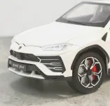 model-1-24-lamborgini-urus-suv-bialy-stan-opakowania-oryginalne-stan-nowy-wiek-6-lat