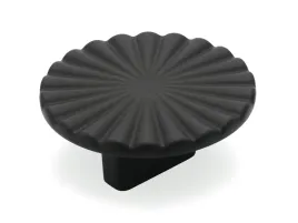 galka-uchwyt-meblowy-czarny-mat-z-ozdobnymi-promieniami-masywna-50-x-23-mm