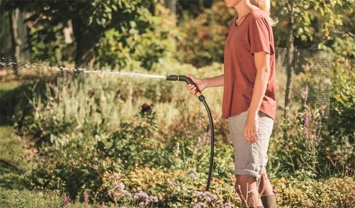 fiskars-pistolet-zraszajacy-regulow-1052182-kod-producenta-inny-stan-nowy-marka-inny