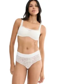 triumph-body-make-up-illusion-lace-shorty-ecru-42
