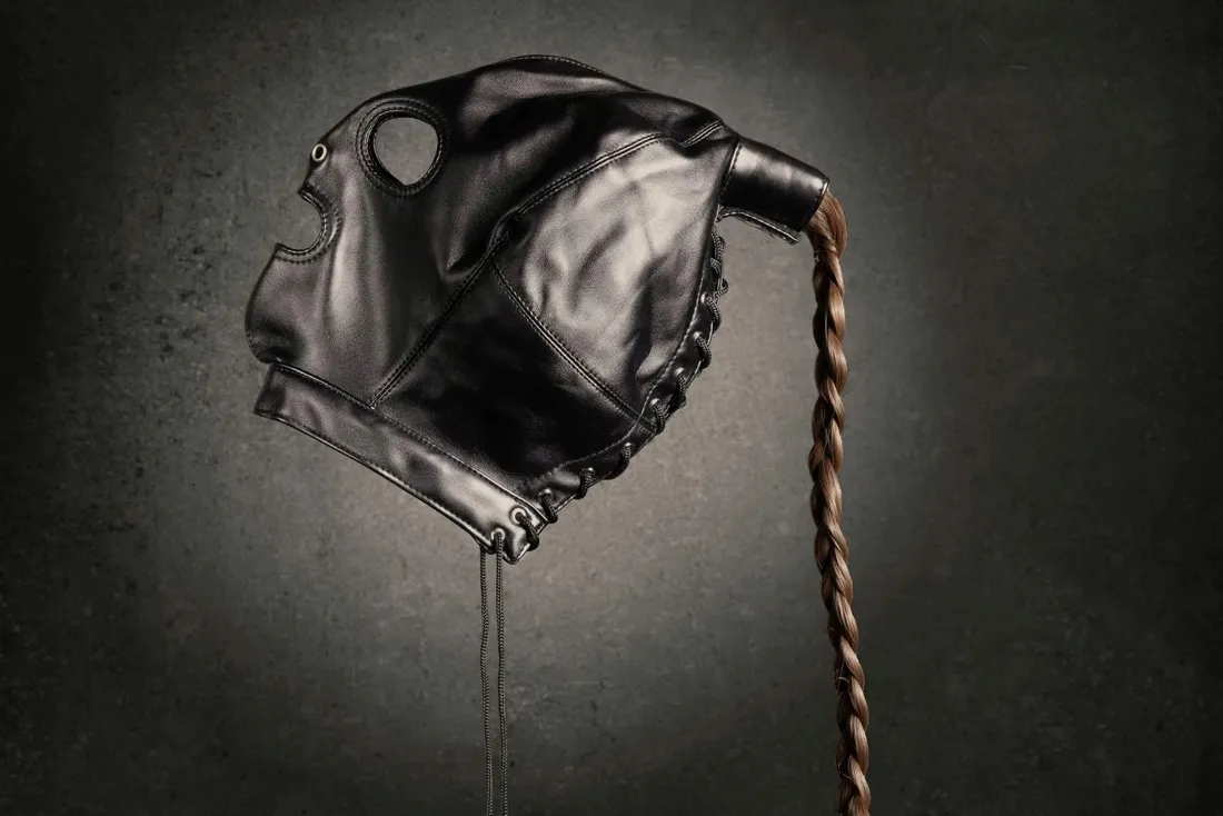 mask-with-brown-ponytail-black