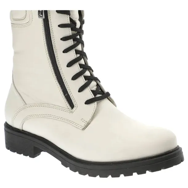 botki-simen-08237-of-white-marka-inna