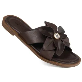 buty-damskie-klapki-skorzane-licowe-brazowe-z-kwiatem-045-1768