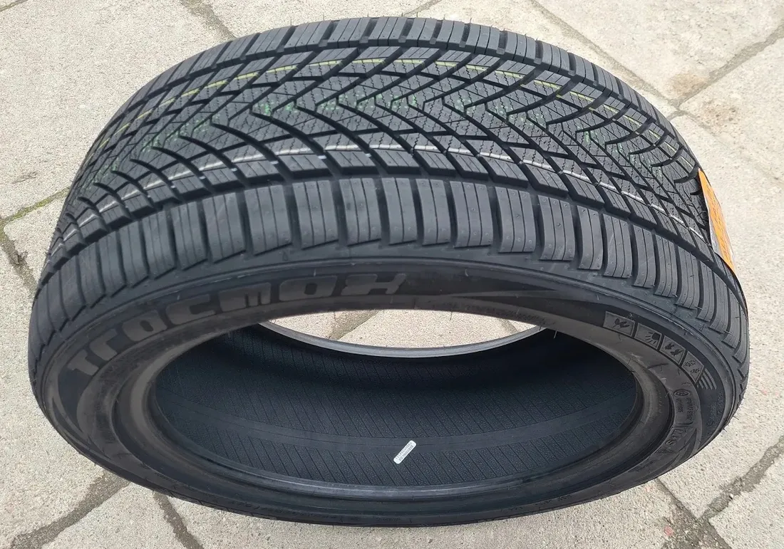 245-35-r19-nowe-opony-caloroczne-oryginal-4season-xl-4szt