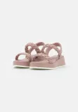 b13108-tamaris-sandaly-na-platformie-39