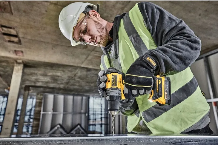 dewalt-wiertarko-wkretarka-powerstack-dcd800e2t-maksymalna-predkosc-obrotowa-i-bieg-650-rpm