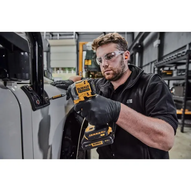 dewalt-zakretarka-udarowa-powerstack-18v-dcf850e1t-predkosc-obrotowa-3250-rpm