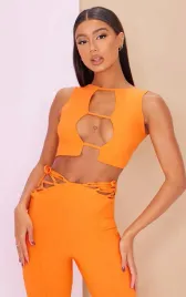 wc25401-plt-crop-top-z-wycieciami-m