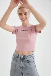 lc73309-defacto-krotki-t-shirt-z-nadrukiem-s